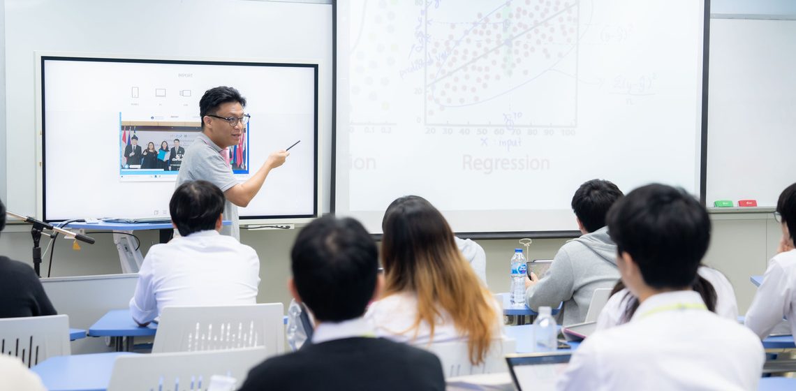 ICT Mahidol organized a special talk on “Introduction to Classification Algorithms”