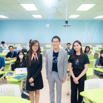 ICT Mahidol, in collaboration with Bluebik Vulcan Co., Ltd., held an academic seminar, “MUICT-AST the Series: Empowering Tech Innovation through Security, Agility, and Design,” on the topic “Security for Developers”