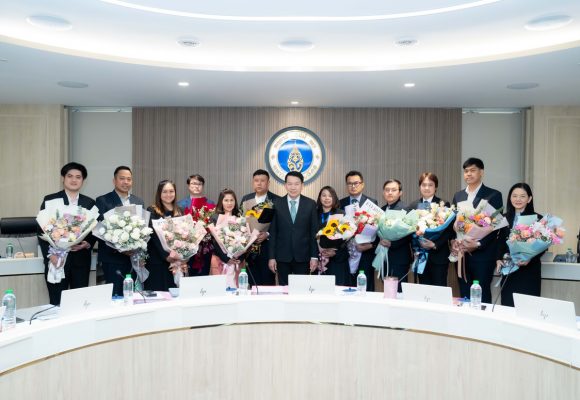 ICT Mahidol instructors received congratulatory bouquets from MU President on the occasion of winning awards from the “National Research Council of Thailand (NRCT),” Fiscal Year 2024