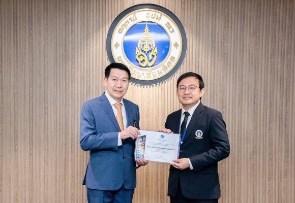 ICT Mahidol instructor received a congratulatory certificate from the President of Mahidol University on the occasion of receiving the Mahidol University’s Top 1% Researcher 2025 award